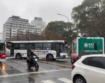 Violento choque de dos colectivos en Villa Luro.