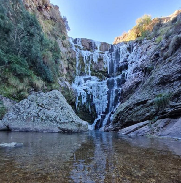Turismo extremo: dónde buscar cascadas congeladas en Córdoba