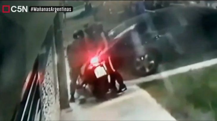 La Plata: un motoquero se defendió de un ataque motochorro y puso a los delincuentes en fuga
