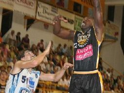 RobertBattle_Libertad de Sunchales_LNB