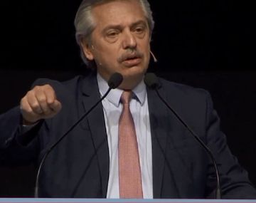 Alberto respondió al saludo británico con un llamado al diálogo y el reclamo por Malvinas