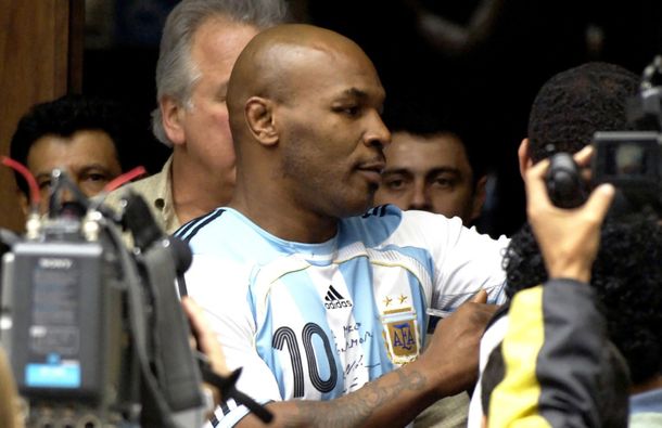 Mike Tyson se enojó con Canelo Álvarez por las amenazas a Lionel Messi: Si lo tocás...