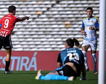 Estudiantes goleó 3-0 a Rosario Central y avanzó a octavos de final
