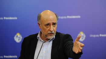 El titular del MTSS, Pablo Mieres, se expresó en contra del plebiscito que quiere impulsar el PIT-CNT en contra de la reforma de la seguridad social en Uruguay. El titular del MTSS, Pablo Mieres, se expresó en contra del plebiscito que quiere impulsar el PIT-CNT en contra de la reforma de la seguridad social en Uruguay.