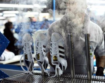 Proveedora de Adidas amenaza con cerrar una planta y despedir a 650 trabajadores