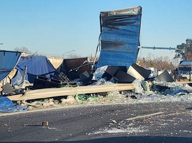 Fatal accidente en la Ruta 9: hubo demoras y desvíos en la zona Fatal accidente en la Ruta 9: hubo demoras y desvíos en la zona