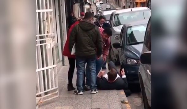 VIDEO: Así fue la agresión al intendente de Paraná en plena calle