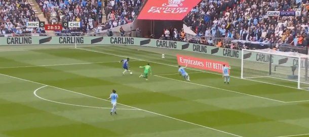 El insólito gol que erró Nico Jackson en Chelsea vs. Manchester City