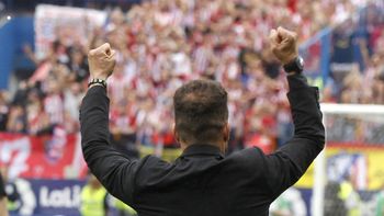 El Cholo fue vitoreado por todo el Vicente Calderón El Cholo fue vitoreado por todo el Vicente Calderón