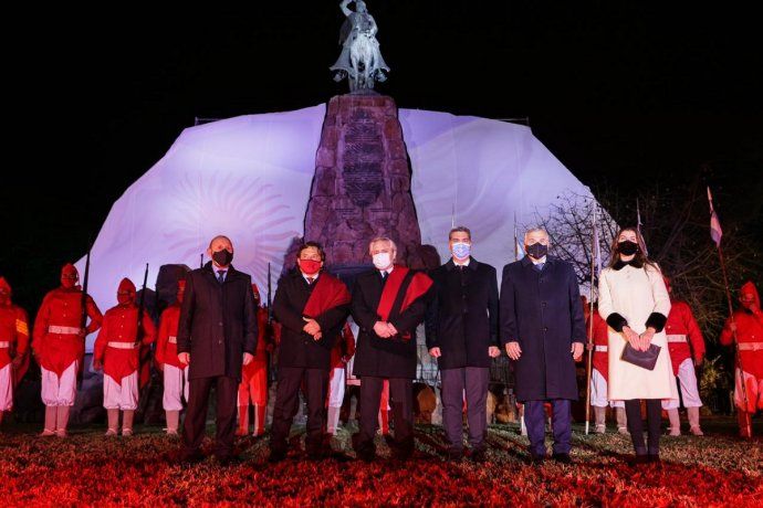 Alberto Fernández participa en Salta de los actos por el bicentenario de la muerte de Miguel de Güemes