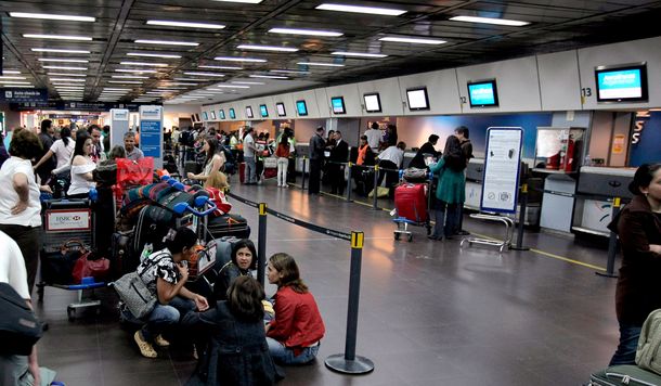 Aerolíneas Argentinas canceló los vuelos de este lunes: ¿qué deben hacer los pasajeros?