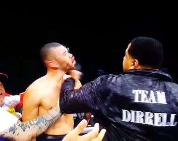 Escándalo: entró al ring y le pegó una trompada al rival de su sobrino