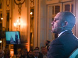 Martín Guzmán tuvo que salir a desmentir una nueva tapa del diario Clarín