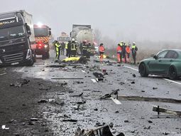 Siete hinchas del PAOK mueren en un accidente de tráfico en Rumanía. Siete hinchas del PAOK mueren en un accidente de tráfico en Rumanía.
