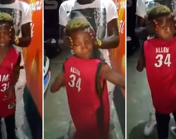 VIDEO: Chico con cuello flexible 