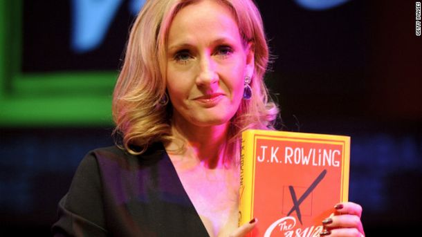 J.K. Rowling reveló que es autora de otro libro que bate récord de ventas