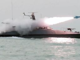 estados unidos e iran se responsabilizan por lanzamientos de misiles en el estrecho de ormuz