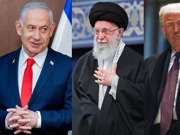Alí Jamenei entre Benjamin Netanyahu y Donald Trump. Alí Jamenei entre Benjamin Netanyahu y Donald Trump.