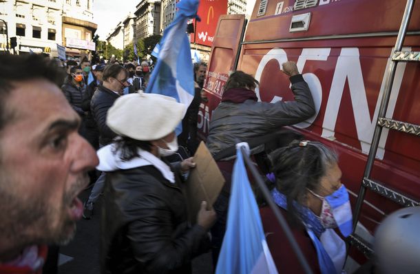 La polémica frase de un concejal sobre el ataque al móvil de C5N: Que informen libremente a los planeros