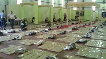 cuatro toneladas de marihuana en un camion empantanado cuatro toneladas de marihuana en un camion empantanado