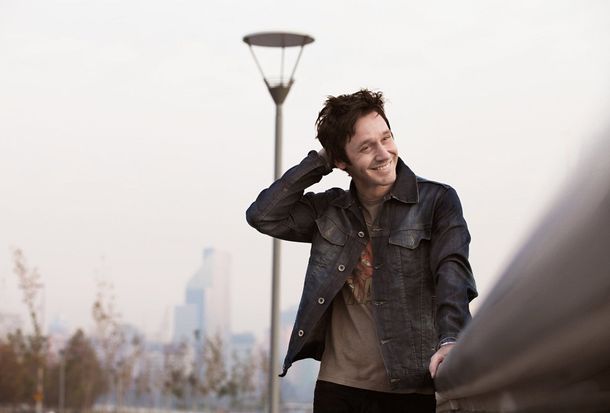 La transformación de Benjamín Vicuña para ser Eva Perón en teatro.