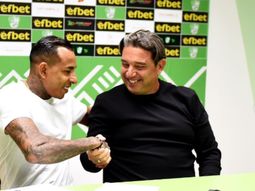 Lo siguen los dramas: escándalo en el nuevo equipo de Villa