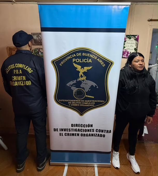 Una de las detenidas durante los operativos. Una de las detenidas durante los operativos.