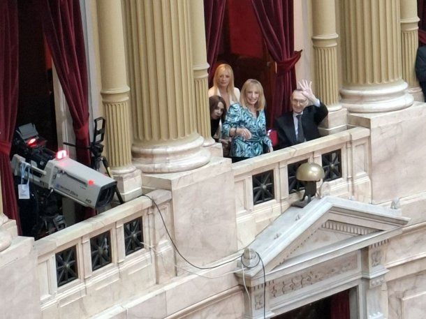 Yuyito Gonzalez dijo presente en la Apertura de Sesiones junto a los padres de Javier Milei