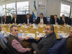 Los sindicalistas reunidos con el ministro Jorge Triaca Los sindicalistas reunidos con el ministro Jorge Triaca