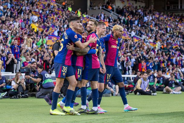 Barcelona venció 4-3 al Real Madrid en un clásico inolvidable y acaricia el título de La Liga
