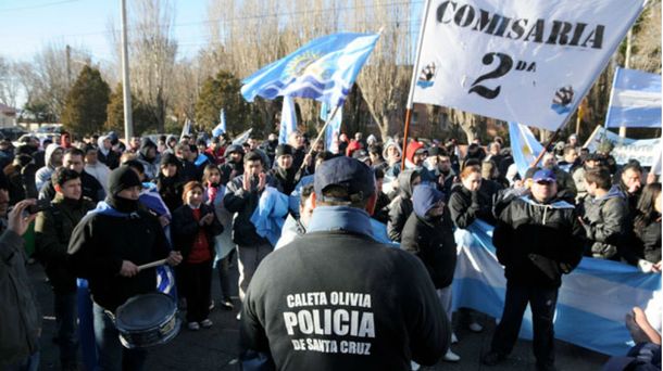 Un sector de la policía provincial se acuarteló por razones salariales
