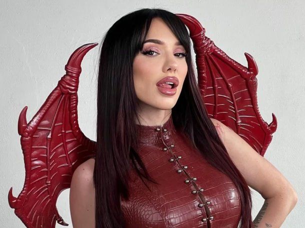 La Joaqui impactó con un sensual disfraz de dragona y Luck Ra reaccionó con humor