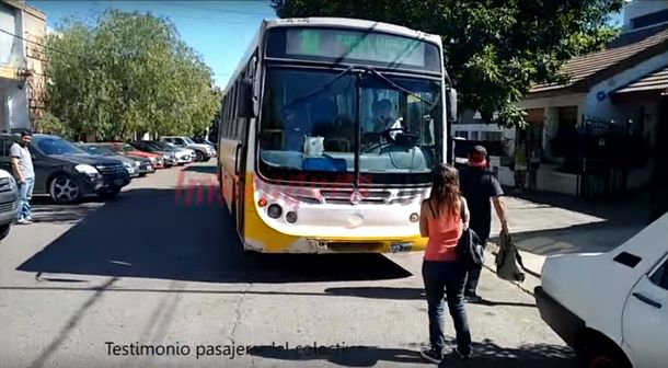 La chocó un colectivo y a fierrazos no lo dejó ir hasta que llegó la policía