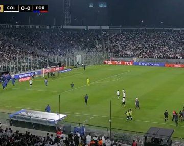 Incidentes, muertos y suspensión de partido en Chile.