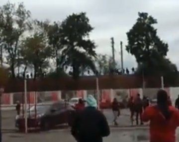 Arde Independiente: a la interna se le sumó un enfrentamiento con barras de Racing