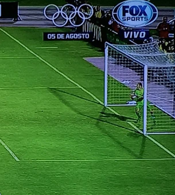 ¿Entró toda? La jugada polémica que hubiera sido el segundo gol de Boca