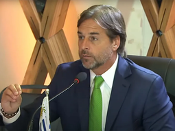 Lacalle Pou le pidió a sus pares del Mercosur que digan la verdad sobre las negociaciones sobre un posible TLC con China. Lacalle Pou le pidió a sus pares del Mercosur que digan la verdad sobre las negociaciones sobre un posible TLC con China.