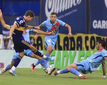 Arsenal rescató un empate sobre el final ante un Boca muletto en La Bombonera