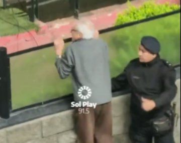 No aguantó más: el abuelo hincha de Colón que se hizo viral en las redes sociales