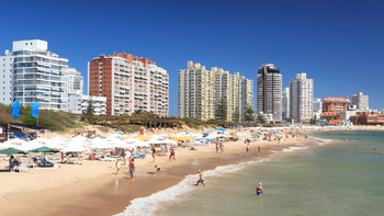 La Cámara de Turismo pidió IVA tasa cero para turistas extranjeros y uruguayos. La Cámara de Turismo pidió IVA tasa cero para turistas extranjeros y uruguayos.