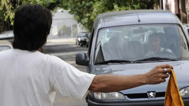 Santa Fe: le dio las llaves a un trapito para que le lave el auto y se lo robó