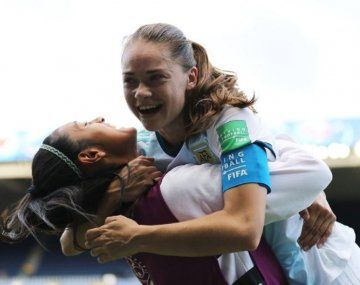 El festejo de Estefanía Banini, la figura (Foto: @Argentina)