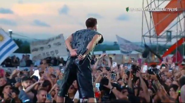 Cosquín Rock 2025: tras la presentación de Wos, la gente cantó en contra de Javier Milei