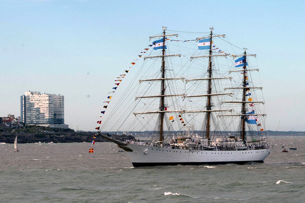 La Fragata se quedará hasta mediados de febrero en Mar del Plata