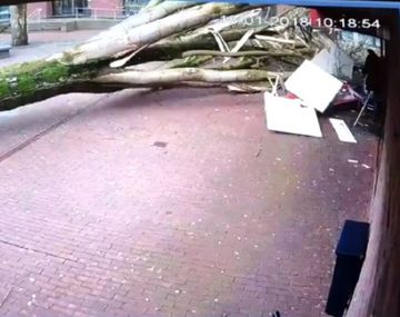 La madre y el bebé salieron ilesos por apenas unos centímetros