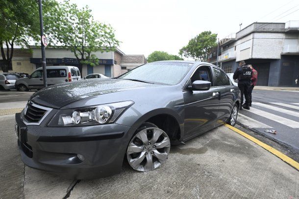 Villa Riachuelo: cayeron dos viudas negras acusadas de robar un auto de alta gama