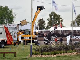 Empresas de distintos rubros se muestran en Expotigre 2012