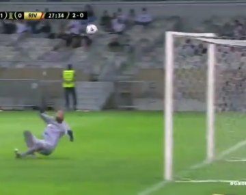 VIDEOS: Las atajadas del arquero de Mineiro que le sacaron la ilusión a River
