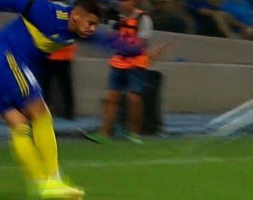 VIDEO: La arriesgada rabona de Marcos Rojo