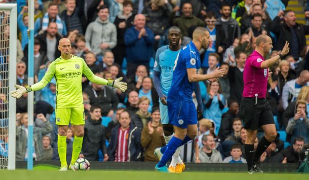 El reclamo de Willy Caballero y la polémica decisión del árbitro